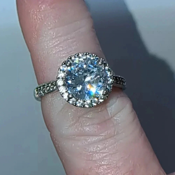 NORDSTROM BIG BEAUTIFUL BRILLIANT 4CTW HALO STERLING PLATED CZ. RING SIZE 8 - Picture 16 of 16